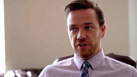 У начальницы игривое настроение, она хочет на толстый член