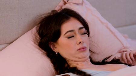 Нашла в постели молодую любовницу мужа и сама с ней трахнулась