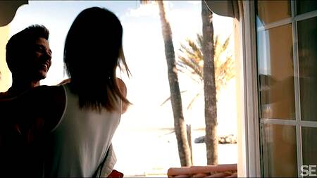 Влюбленная пара в отеле занимается нежным сексом