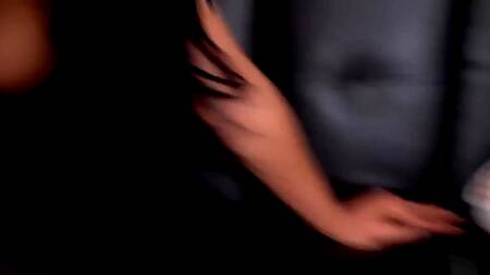 Черная красотка в возрасте ебется на кастинге и кончает