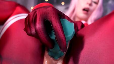 Красотка радует новым косплеем и отдается в попку