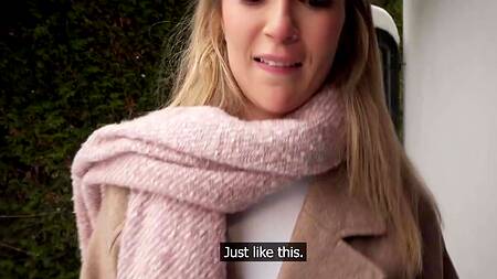 Красотка на морозе соглашается отсосать хуй за деньги