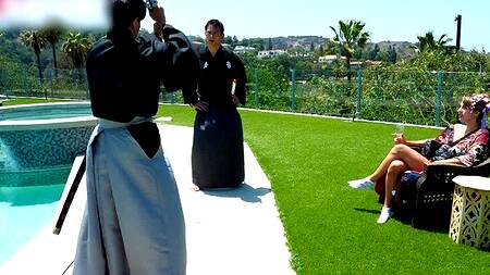 Настоящий самурай сразился за пизду грудастой красотки