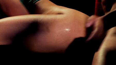 Нашли укромный уголок в магазине и занимаются там сексом втроем