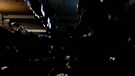 Нашли укромный уголок в магазине и занимаются там сексом втроем