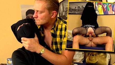 Отшлепал горничную мусульманку и жестко её трахнул