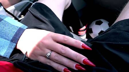 Подвезла друга сына и занялась с ним страстным сексом