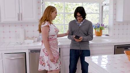 Сочная мачеха соблазняет на МЖМ пасынка и его друга