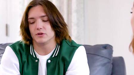 Сочная мачеха соблазняет на МЖМ пасынка и его друга