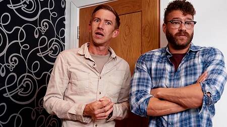 Подсмотрели за тренировкой соседки и трахнули её в два члена