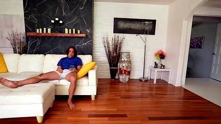 Пасынок знает, что мачехе на хватает анального секса