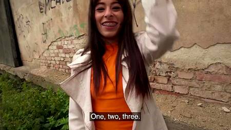 Привел худышку к своему секс-фургону и там её трахнул