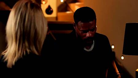 Подружки на отдыхе в горах трахнулись с одним негром