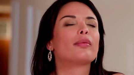 Милфа сблизилась с юристом и начала с ним ебаться