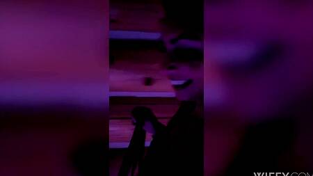 Зрелая жена решила развлечься по полной и дала негру в очко