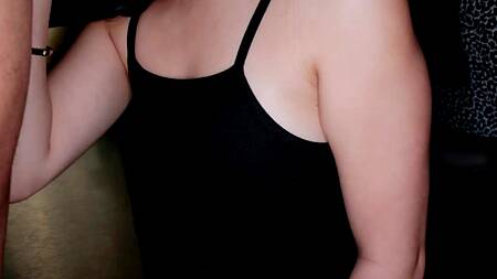 Отменила свидание с парнем и жарко трахается с негром