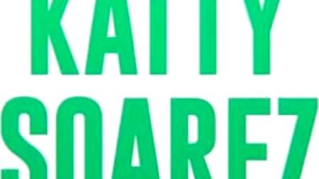 Хозяйка принимает ванну и соблазняет черного рабочего на анал