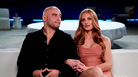 Рыжая жена развлекается с негром, а муж смотрит