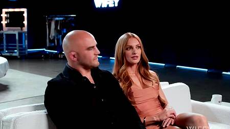 Рыжая жена развлекается с негром, а муж смотрит