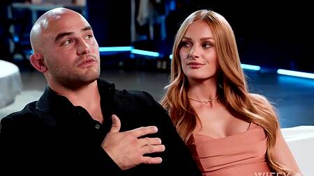 Рыжая жена развлекается с негром, а муж смотрит