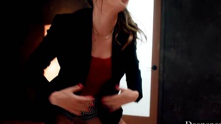 Поставила начальника на ноги, трахнувшись с ним