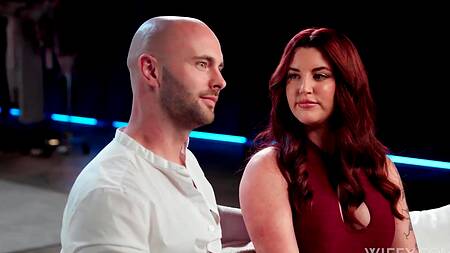 Рыжая красотка развлекается сразу с двумя перед мужем куколдом