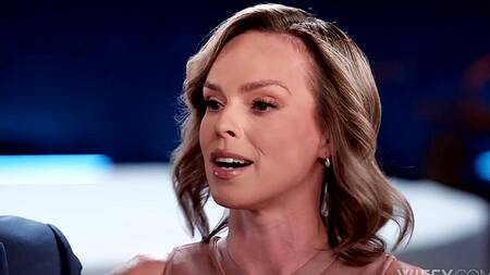 Привез жену к двум мужикам, пусть её выебут нормально