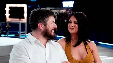 Жена ебется с двумя мужиками, а муж смотрит