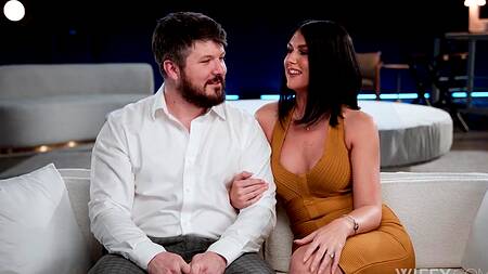 Жена ебется с двумя мужиками, а муж смотрит