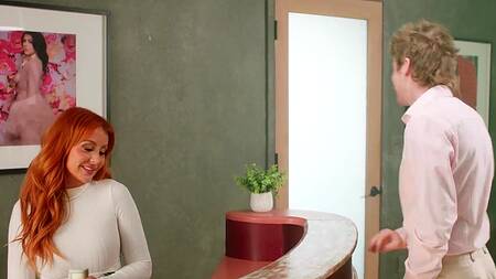 Пришел обновить прическу и жарко выебал рыжую парикмахершу