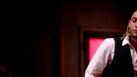 Подруги перехотели ужинать, им нужен черный член официанта