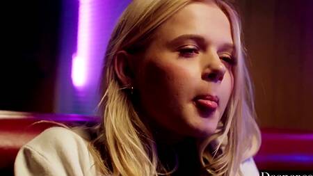 Любовный треугольник и страстный секс втроем с двумя милашками