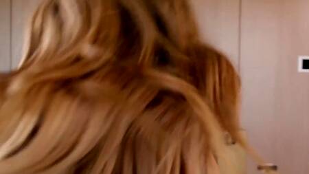 Подруга мамки может не только подстричь, но и трахнуться