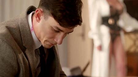 Милфа убила мужа и трахнулась с молодым детективом