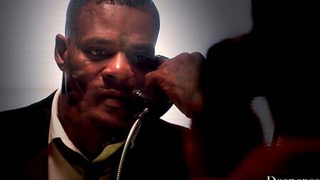 Встретилась с черным адвокатом и дала ему в жопу в тюрьме