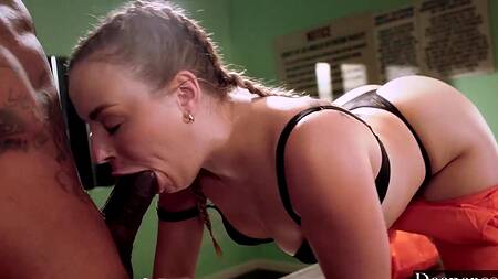 Встретилась с черным адвокатом и дала ему в жопу в тюрьме