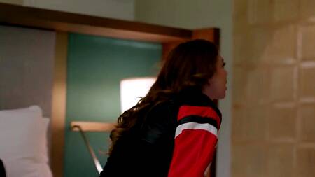 Рыжая красотка не откажется, если негр приедет к ней и выебет