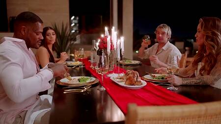 Сочная милашка изменила мужу с брутальным негром