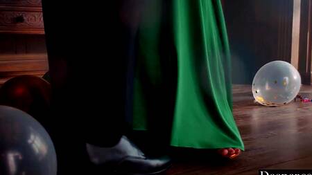 Рыжая худышка влюбилась в парня и жарко с ним ебется