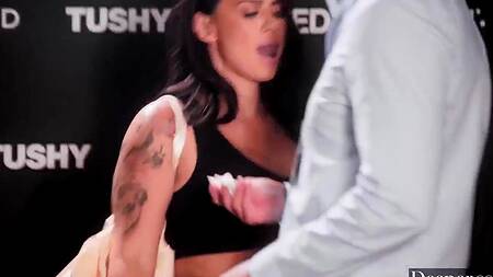 На ринге они враги, а в гостинице ебутся с одним парнем