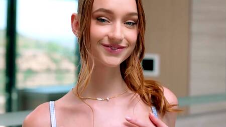 Первый анальный секс Мелани Мари оказался жестким