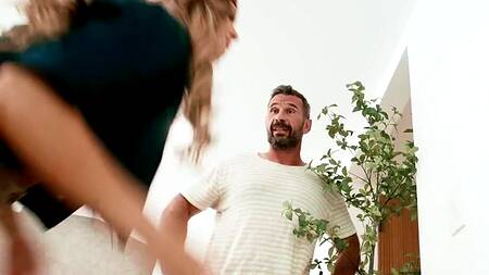 Сантехником оказалась шикарная милфа с сиськами на выкате