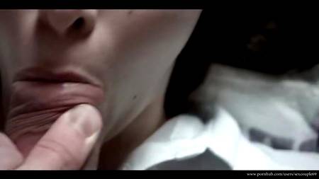 Няшная краля нежно отсасывает бойфренду крупным планом