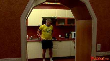 Русский жигало запикапил на улице желающею секса сучку