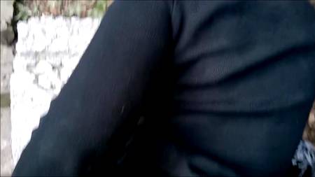 Пацан заснял на камеру как отодрал свою сучку в публичном месте