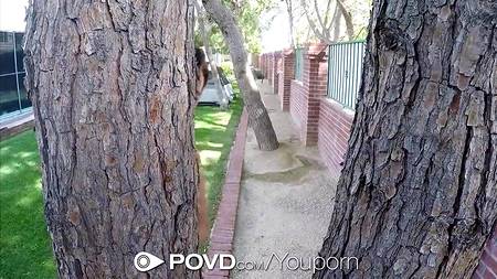 Устроили перепихон около палатки на улице