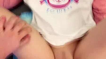 Пацан снимает хоум порно с сисястой девкой дающей в разных позах