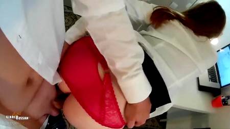 Рыжеволосая сучка балдеет на длинном члене бойфренда