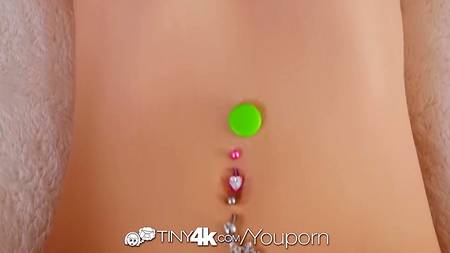 Отымел молоденькую поебуху и напоил спермой