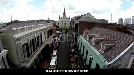 Молодая краля высосала сперму из члена зрелого кобеля